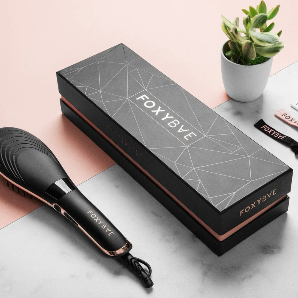 FoxyBae Black and Rose Gold straightening brush